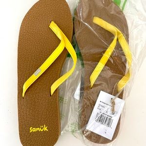 NWT Sanuk flip flops